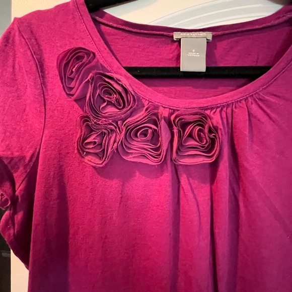 ~Ann Taylor~ Chic Pink Top with Floral Detail - Picture 4 of 6